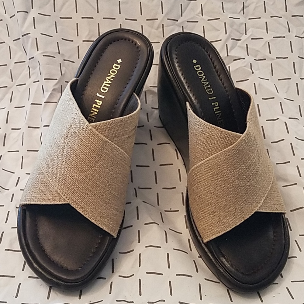 Donald J Pliner Elasticized Linen Wedge Sz. 6.5